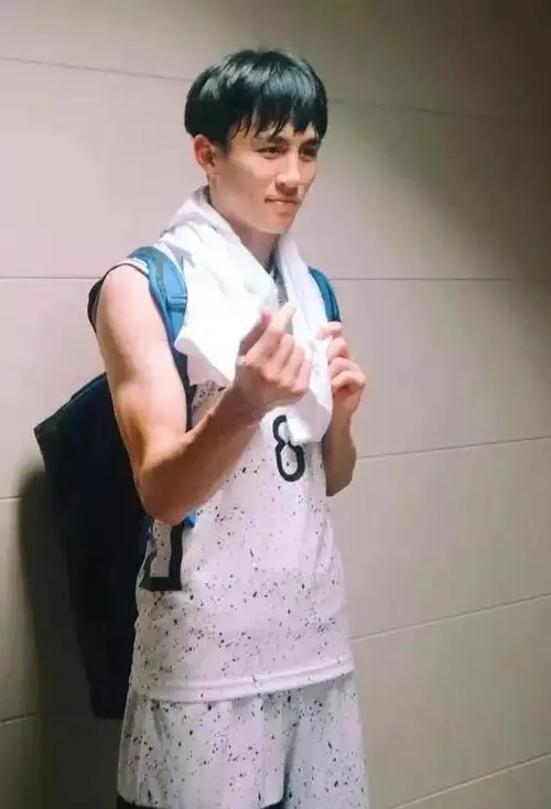 浙大男篮身高一米九高人气男神校草 你可知道他是谁?