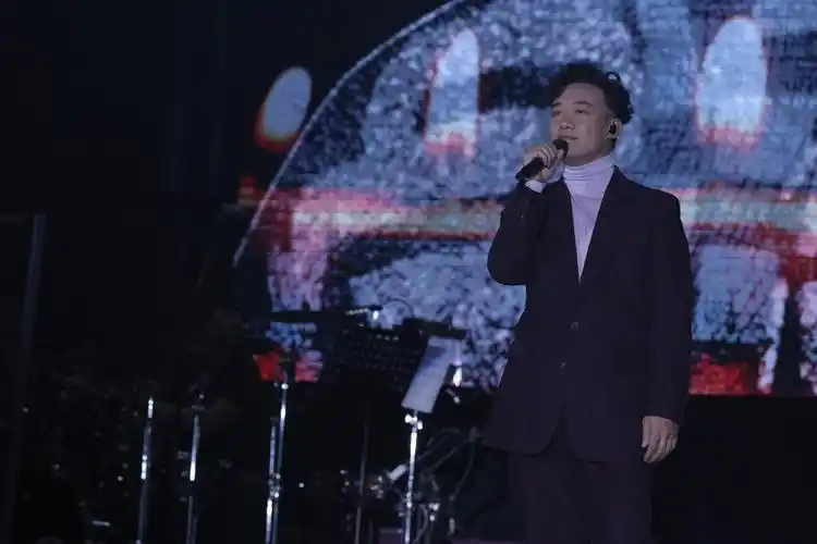 环球高歌陈百强演唱会陈奕迅卢冠廷梁咏琪群星向一代唱将致敬