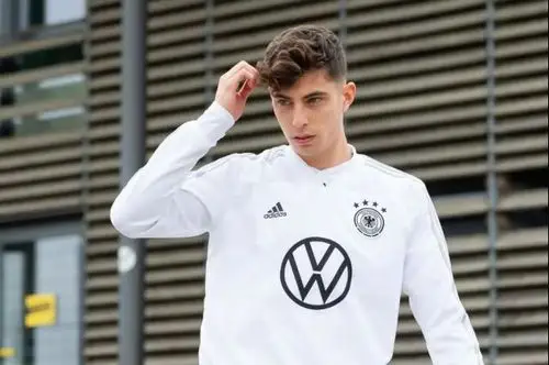 哈弗茨的颜值在当今足坛算t几?