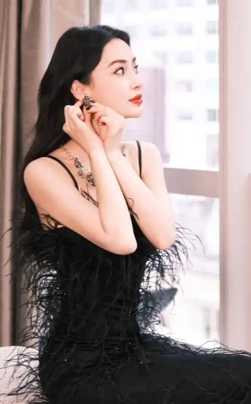 angelababy黑裙美腿_黑色_连衣裙_场合