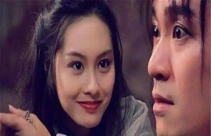 当年朱茵"突袭"周星驰房间,哭泣离开,只因卫生间藏有其他女人_莫文蔚