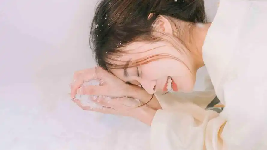 抖音流行的壁纸女孩-美女壁纸 - 壁纸家