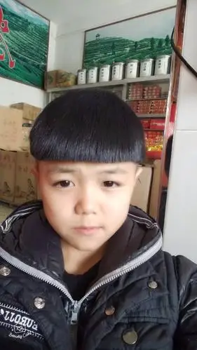 我这个锅盖头好看吗?好像不对哄!