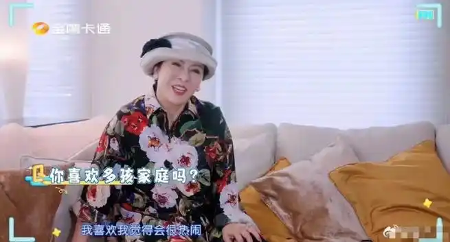 向太在参加《三孩来了》综艺节目录制采访的时候表示,非常羡慕三个