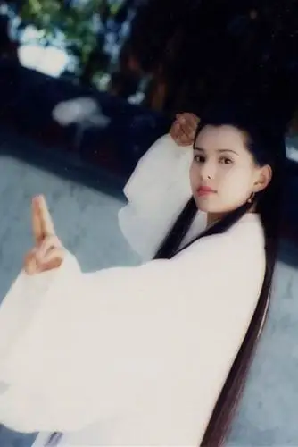 李若彤《神雕侠侣》【小龙女】借水开花自一奇,水沉为骨玉为肌.