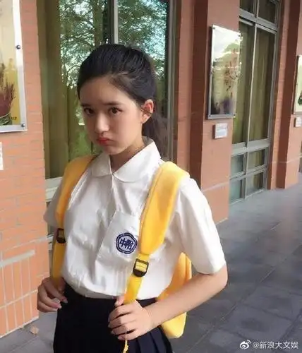 从小美到大!赵露思童年照曝光 跳芭蕾姿势有模有样