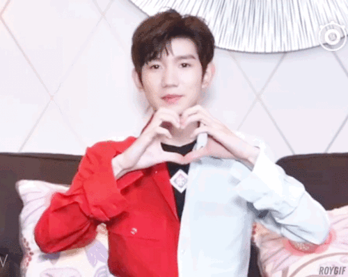 花式比心九连杀王源温柔攻势来袭