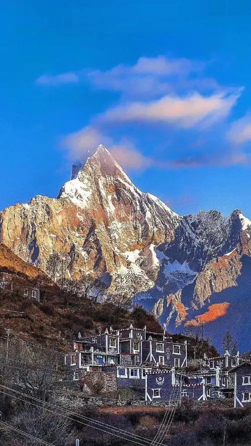 记录旅行#听说看到日照金山的人会幸运一整年,中国最美十大雪山你都