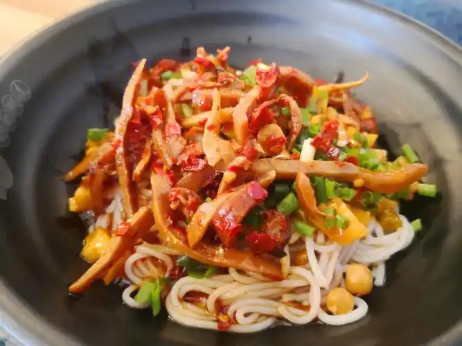 萍乡美食鱿鱼拌粉必点!汤粉也好好吃!粥也不要给我落下!点他