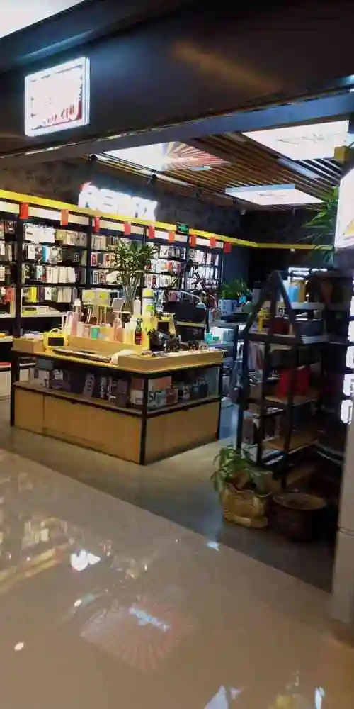 remax潮品数码生活馆-"78这家店位于大智路的华中通讯广场里面,这.