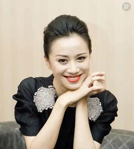 要是提起倪虹洁,大家认识她肯定是通过一个内衣广告,但是倪虹洁可不是