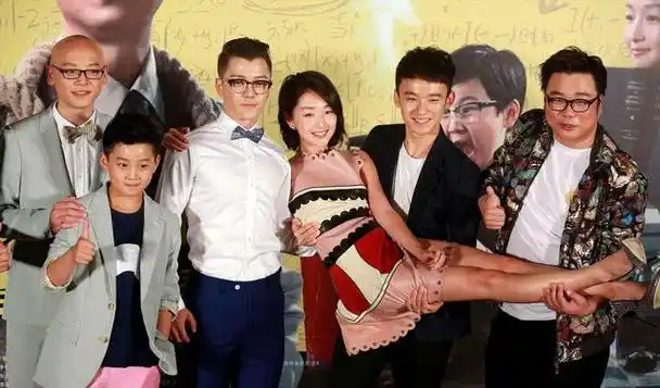 曾志伟拽的不是周冬雨的手,而是娱乐圈藏不住的丑陋,两人啥关系