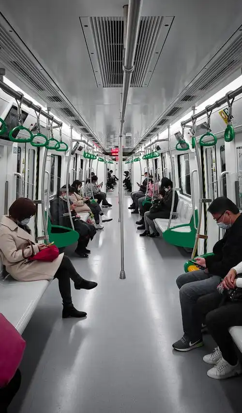 光影沈阳地铁通勤    打开微信,使用"扫一扫"即可将网页分享之朋友圈