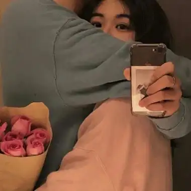 很强占有欲的真人情侣亲亲头像