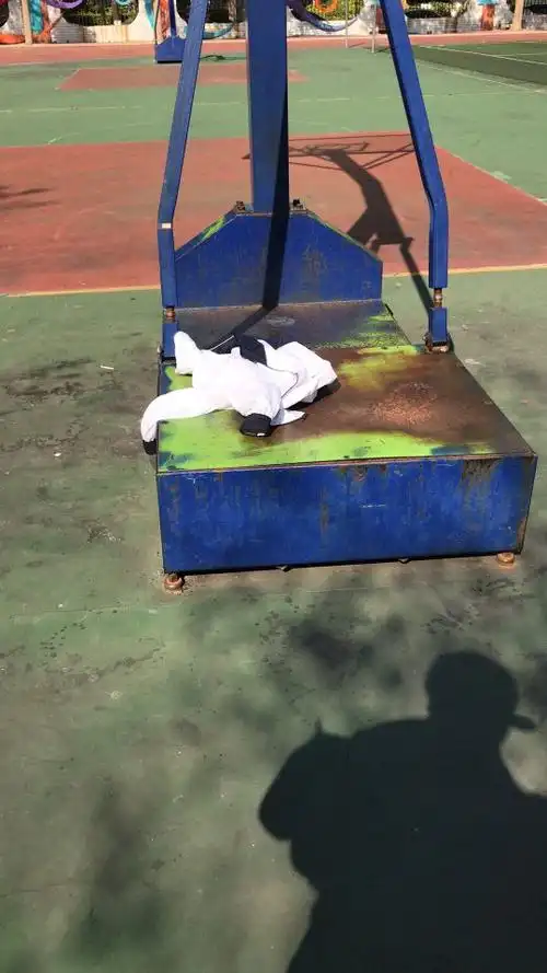 校服是学校和学生的标志