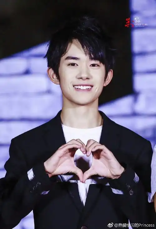 也是善良又坦诚的大人【比心合集】@tfboys-易烊千玺#易烊千玺太野了