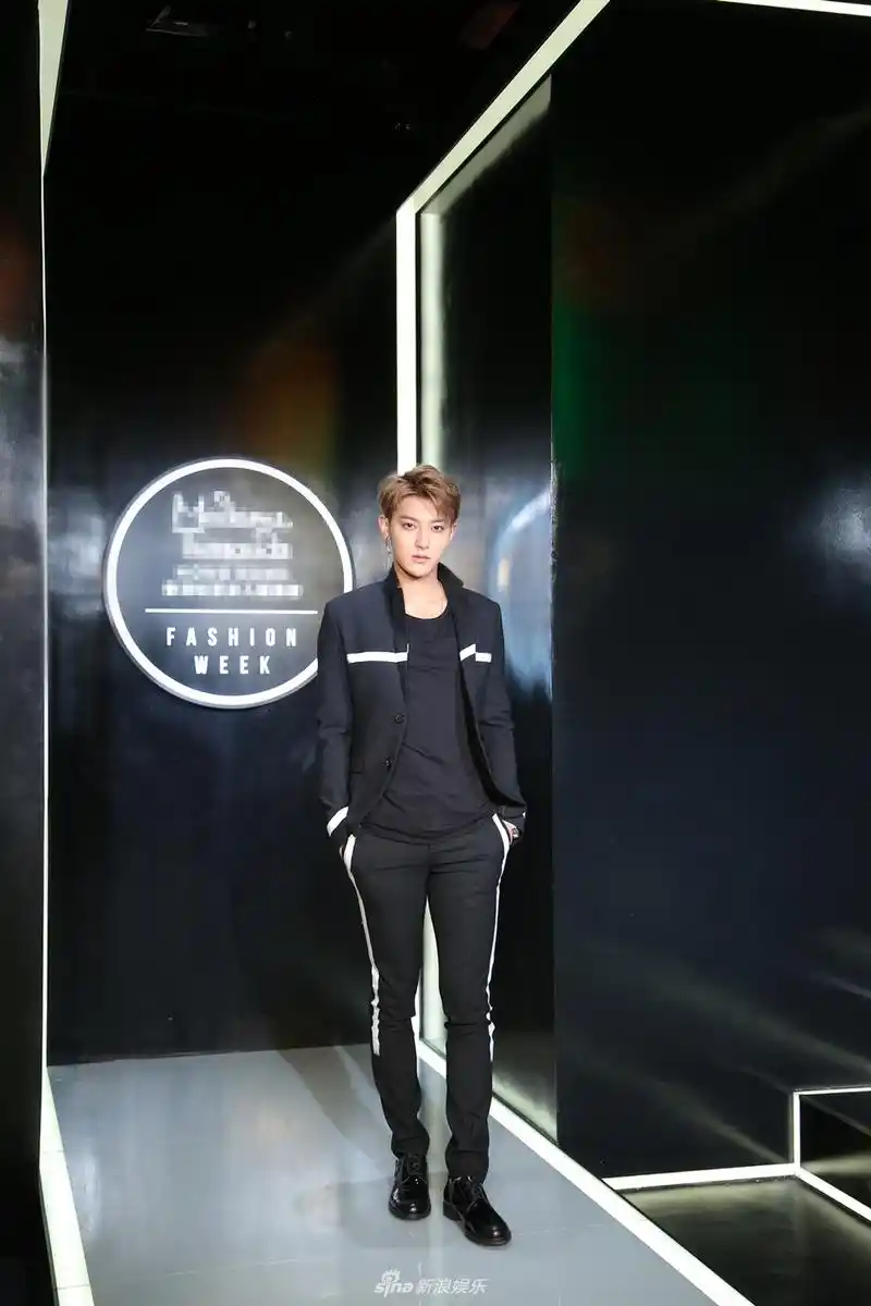 组图时尚界的扛把子黄子韬香港活动变时尚icon