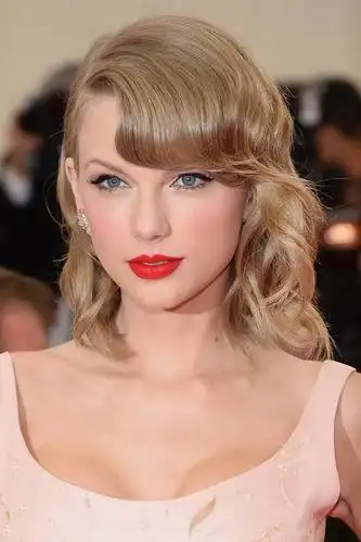 "锁骨发美女",小脸发型的灵感,全都在这里了!