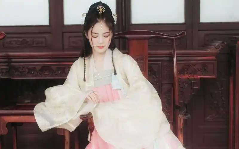 温婉唯美的古风汉服美女写真图片桌面壁纸