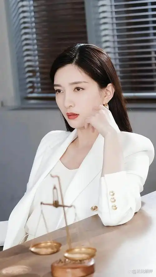 江疏影职场女神ol职业装穿搭气场强大