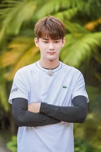 熊梓淇《二十四小时》高清美图欣赏 熊式微笑会发光