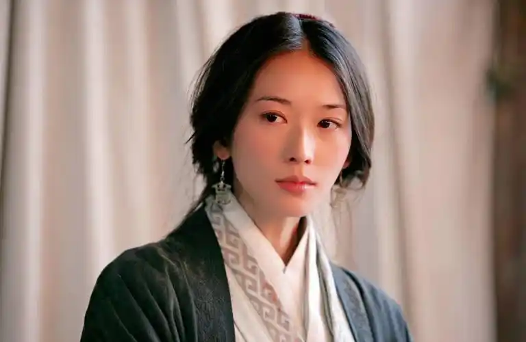 林志玲走过演员的道路,演过《赤壁》《富春山居图》《道士下山》.