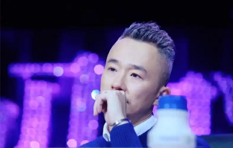 主持人程雷,42岁娶24岁同行妻子被人嘲,今51岁成患难夫妻很幸福_腾讯