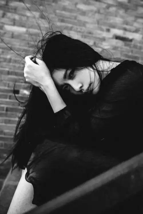 伤感图片女生黑白大全