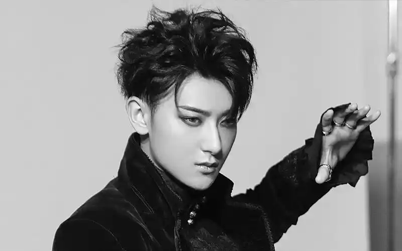 黄子韬精致暗黑系高清桌面壁纸