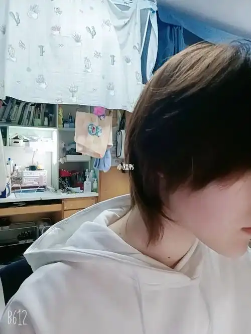 狼尾留长的尴尬期