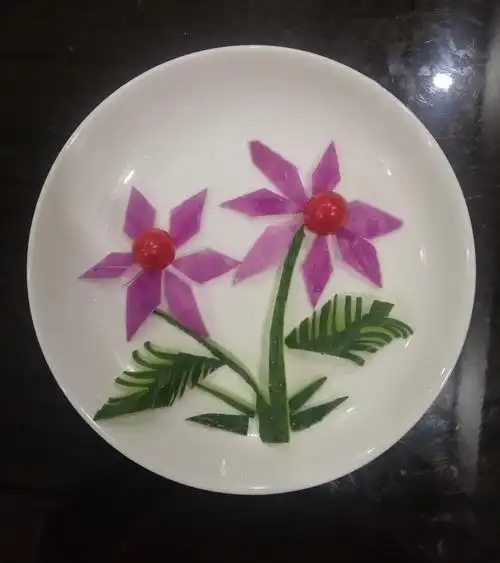 且以春醪慰流年, 不负食情与画意 ——记海口七中庆三八"菜肴摆盘艺术