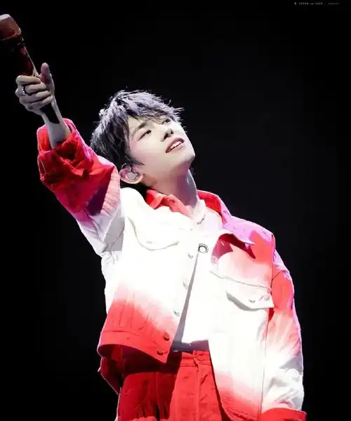 易烊千玺的神仙壁纸#易烊千玺 #易烊千玺绝美镜头 #玺子哥  - 抖音