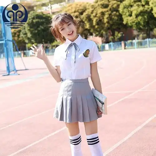 互动问答| 高中女生校服怎么穿出帅气感和漂亮感并存的感觉?