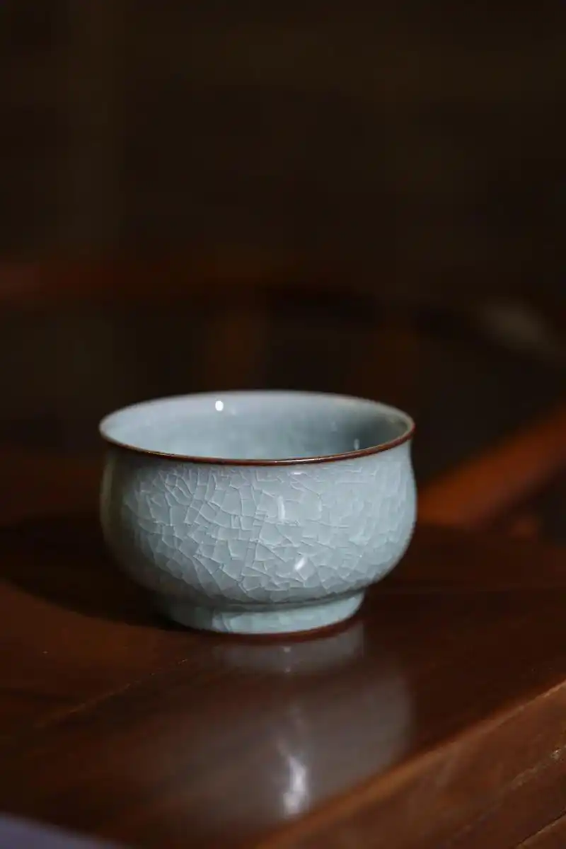 龙泉青瓷冰裂纹炉式杯