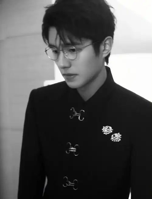 眼镜鲨男神刘昊然