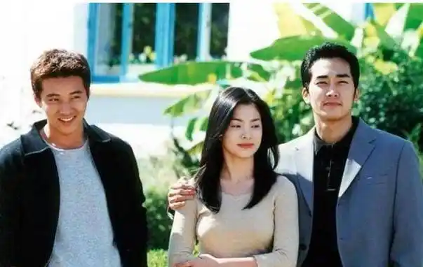 尤其是在与宋承宪,宋慧乔主演的爱情剧《蓝色生死恋》,在剧中饰演痴心