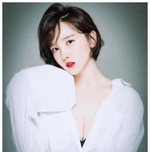 网曝冬日焰火男女主暂定邓伦李沁性感美女陈小纭为女二号