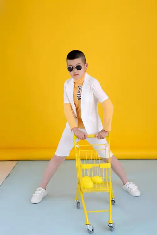 大家好我是韩玉琨,今天我12岁了,从一个小男孩变成了男子汉