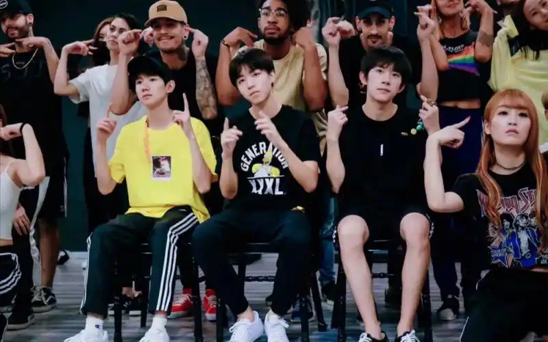 吧  我那黄金般的青春又不值一提  因为三个少年 无比闪耀#tfboys合体