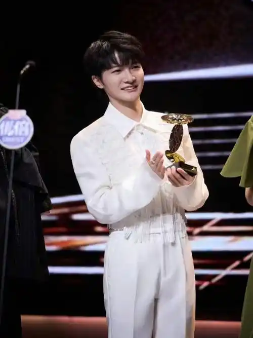 高晓松称周深是"一个人的唱诗班".