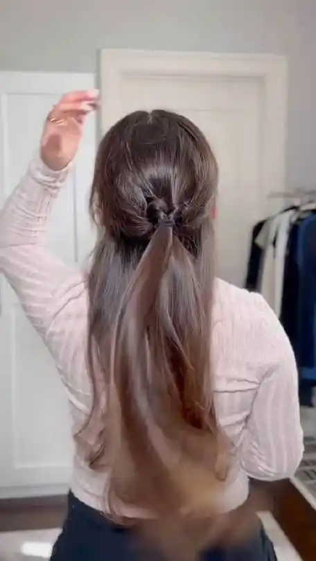 微博美妆大赛##喷泉高马尾辫发型#  高马尾要这样扎才高  显发量膊