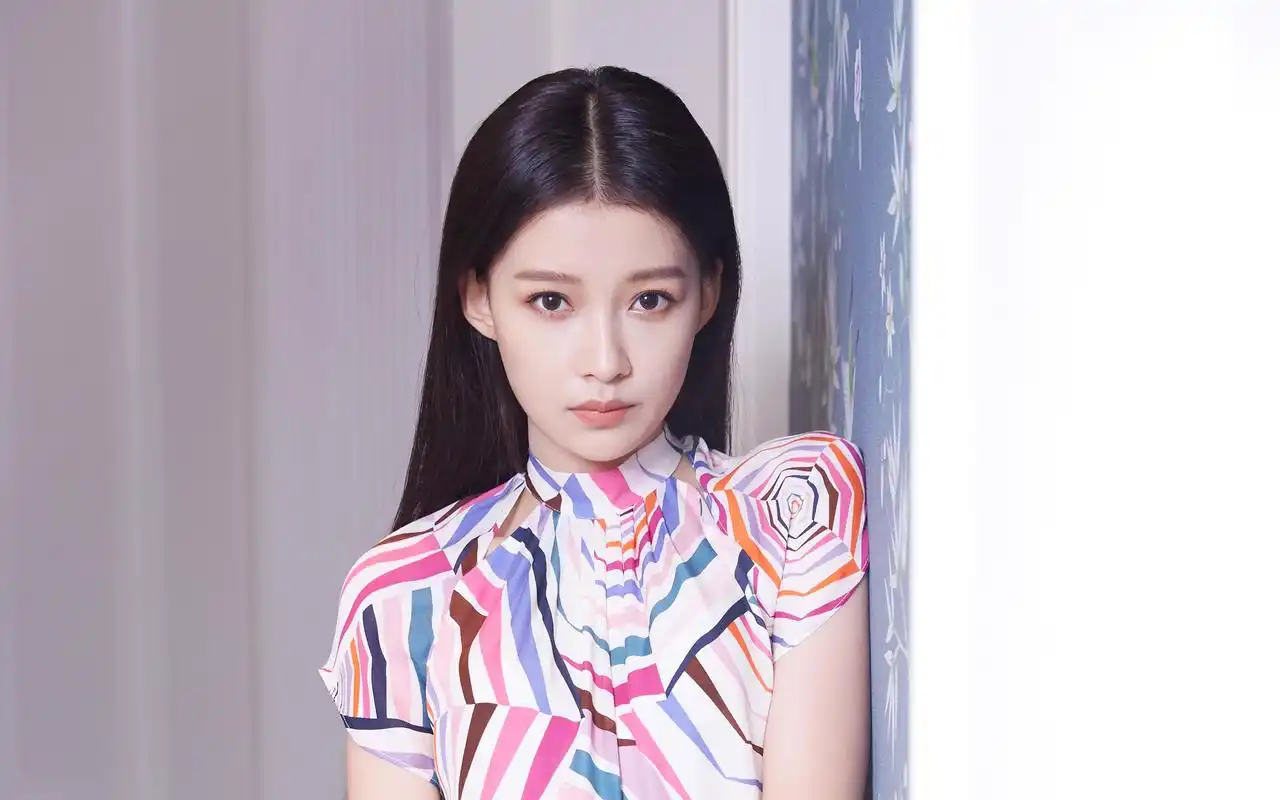 孙怡清新甜美写真高清桌面壁纸