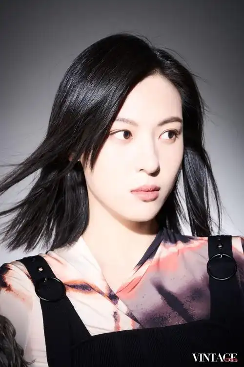 周放循光大片释出在戏与生活间松弛绽放