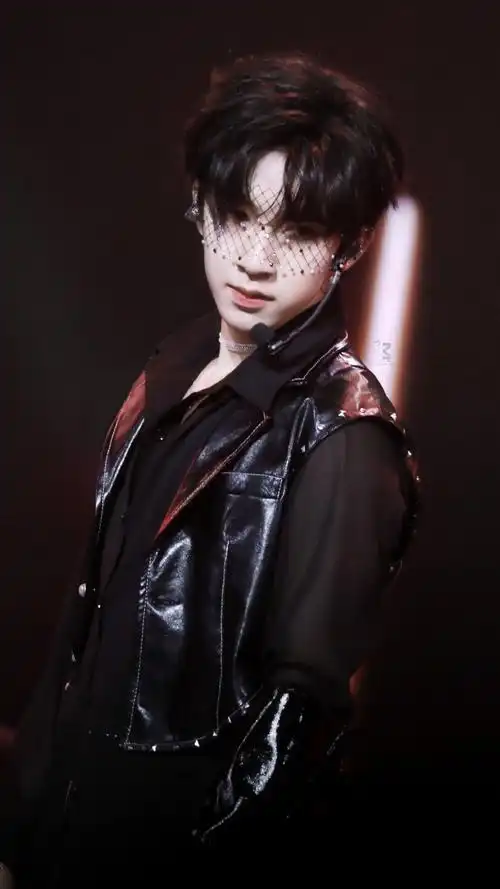 少年onfire##贺峻霖面纱造型