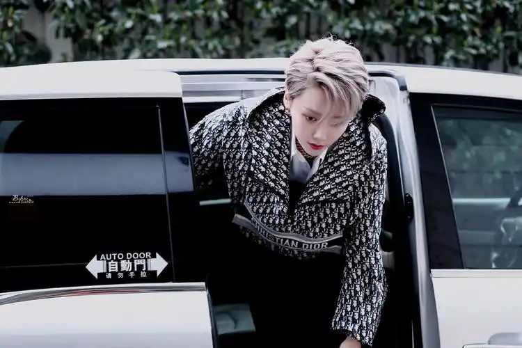 有没有姐妹推荐一下刘雨昕高清无水印壁纸啊啊拜托拜托喜欢三宫格