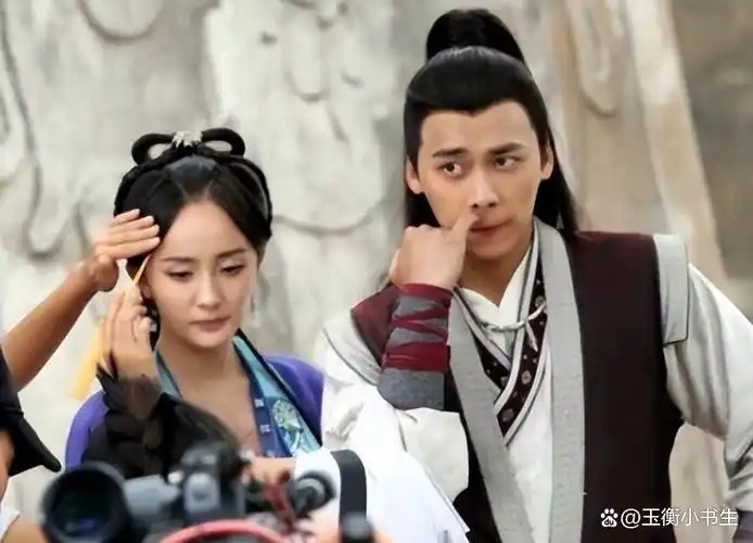 演员休息时都在干嘛?第一张我忍住了,看到杨紫这张真是笑掉了牙