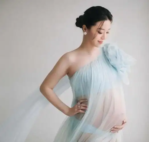 恭喜香港豪门千金江钰琪怀孕九月临盆在即最美名媛孕妇照曝光