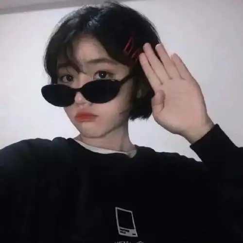 抖音头像丨可爱搞笑女生戴墨镜头像,真人头像_https://www.wugseo.