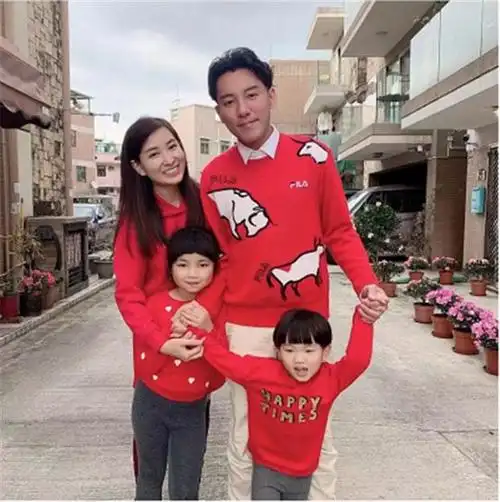 刘德华干儿子官宣三度当爹一家合照超幸福颜值高妻子获赞