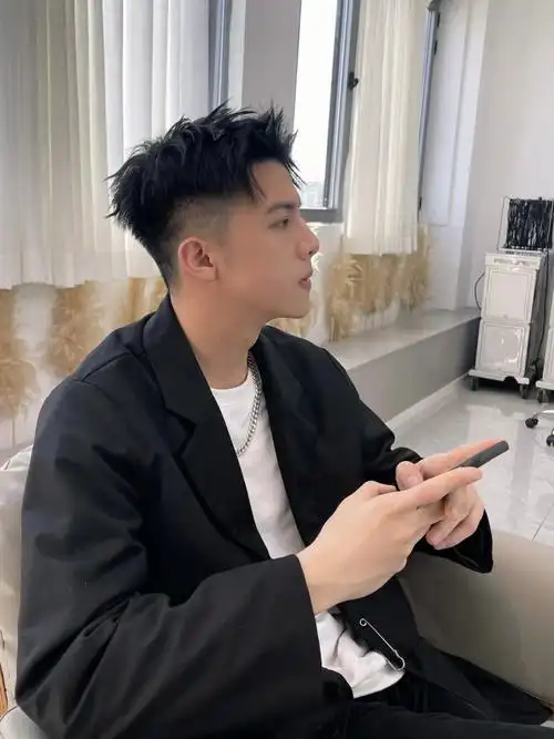 厦门男生发型推荐前刺老虎头